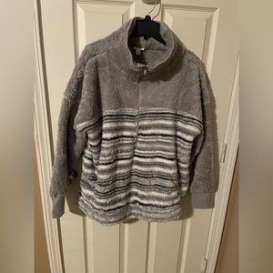 LulaRoe “Nancy” Gray/Black/White Fleece Pullover. Size M. NWT